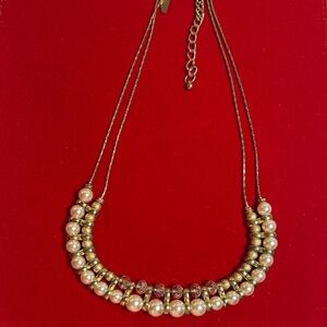 Elegant Gold and Pearl Necklace